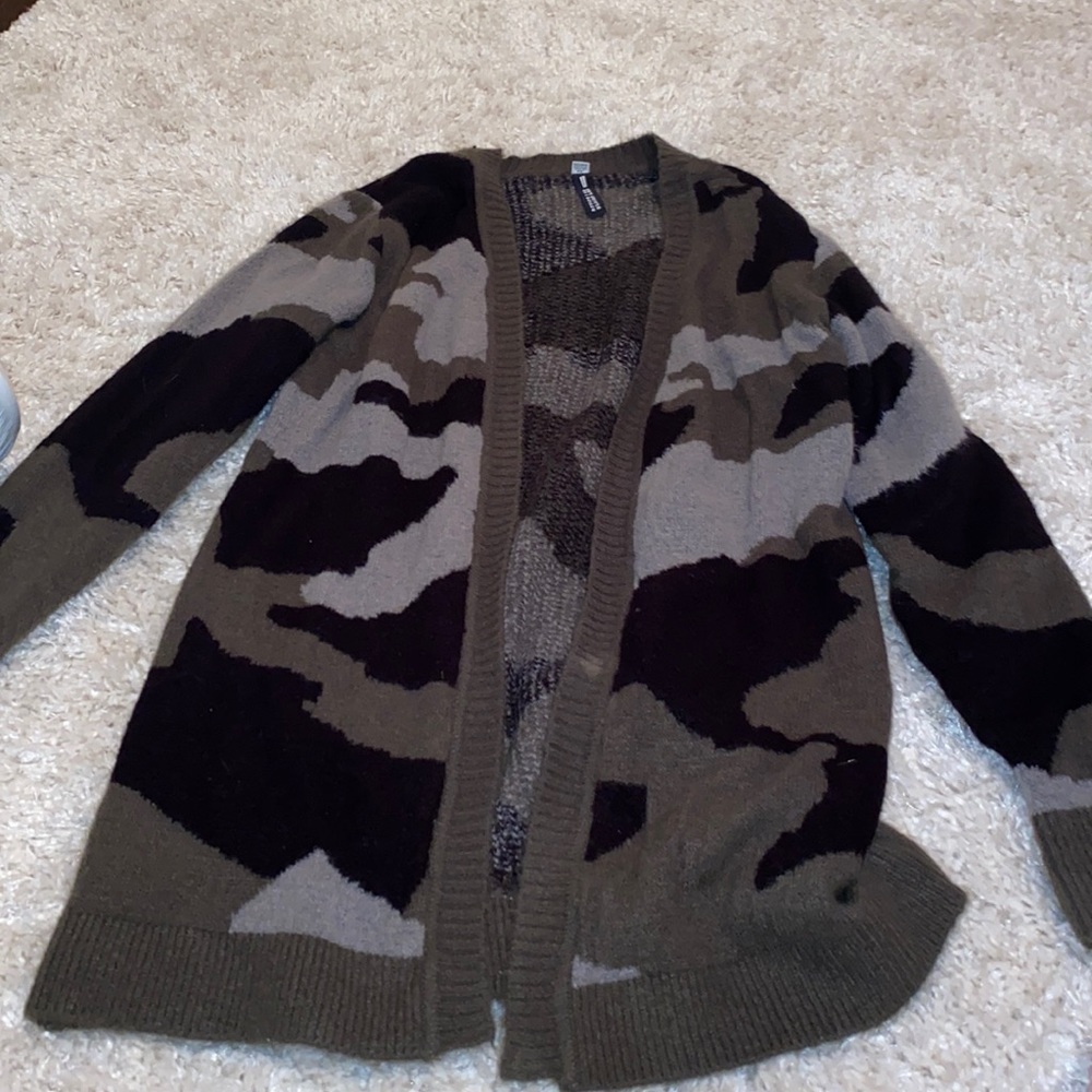 Design lab green camouflage cardigan